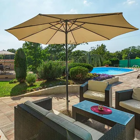 Three-bedroom Holiday In Pazin