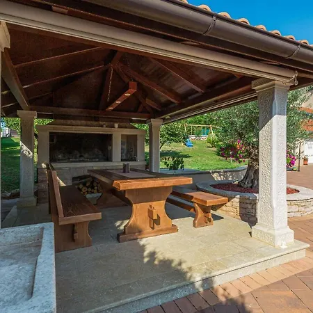 Prázdninový dům Three-bedroom Holiday In
