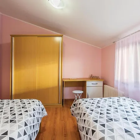 Three-bedroom Holiday In Prázdninový dům Pazin