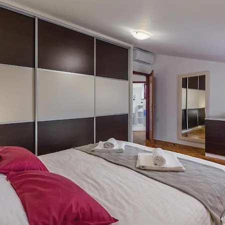 Three-bedroom Holiday In